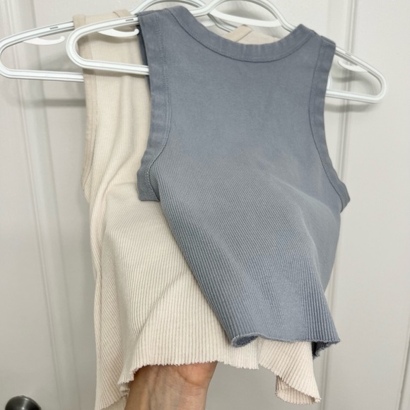 Brandy Melville - Set of 2 Tank Tops - Picture 2 of 2